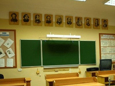 Портреты классиков. Источник - http://pda.fedpress.ru/sites/fedpress/files/ryabowall/news/kabinet.jpg