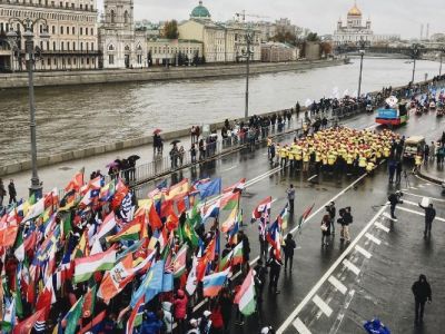 Парад к открытию XIX фестиваля молодежи и студентов, Москва, 14.10.17. Фото: daily.afisha.ru