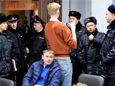 Полиция срывает мероприятие. Фото: Сергей Горчаков, Каспаров.Ru