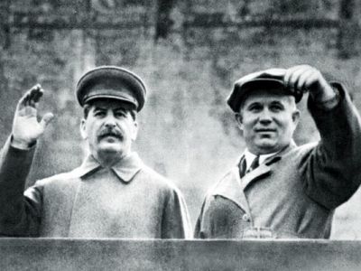 Сталин и Хрущев на трибуне. Фото: historylost.ru