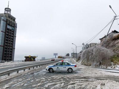 Последствия ледяного дождя во Владивостоке. Фото: Илья Аверьянов / РИА Новости