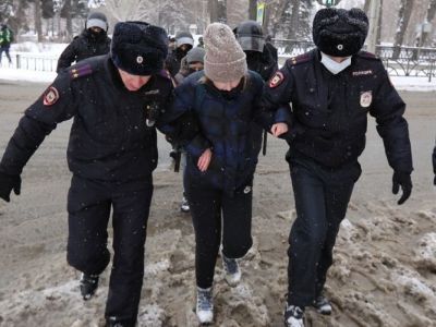 Задержание на антивоенной акции. Фото: Сергей Попов, Каспаров.Ru