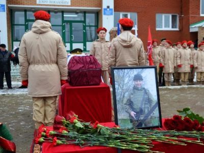 Прощание с погибшим солдатом. Фото: Екатерина Пиф, Каспаров.Ru