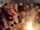 Жители Электростали, вынужденные греться у костра, 10.01.24. Фото: raskachkanet