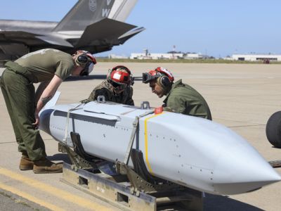 Joint Standoff Weapon. Фото: Sgt. Sean Potter/U.S. Marine Corps